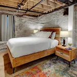 The 1865 Honky Tonk Chic And Luxurious Holiday home *