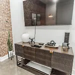 1 Bedroom Loft Near Centennial Park Holiday home *