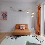 Dolly's Disco - Stylish 2 Bdr Nashville