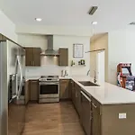 Holiday home Trendy For 8 In Highly Walkable Neighborhood