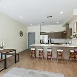 Trendy For 8 In Highly Walkable Neighborhood Holiday home *