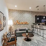 1 Bdr Loft Near The Parthenon *