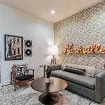 1 Bdr Loft Near The Parthenon Holiday home