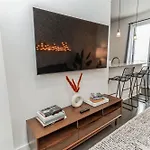 Modern Loft Near West End *