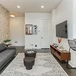 Modern Loft Near West End *
