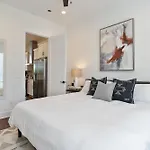 Apartment Modern Music Terrace Getaway Nashville