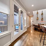 Beaus Oasis - 3 Miles To Dtwn Holiday home *