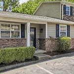 Cute & Cozy - Minutes From Downtown & Bna