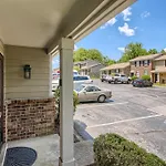 Cute & Cozy - Minutes From Downtown & Bna