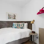 Luxury Riverview Walk To Broadway With Garage And Patio *