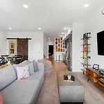 Holiday home Luxury Riverview Walk To Broadway With Garage And Patio *