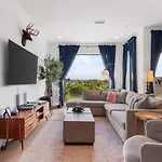 Luxury Riverview Walk To Broadway With Garage And Patio Holiday home *