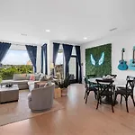 Luxury Riverview Walk To Broadway With Garage And Patio Holiday home Nashville