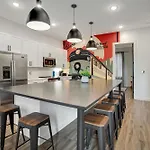 Holiday home Group Getaway - 2 Homes Rooftops 28 Nashville