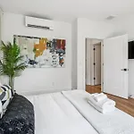 Townhouse With Rooftop & Modern Comfort Holiday home Nashville
