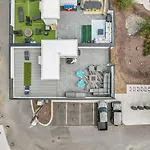 Townhouse With Rooftop & Modern Comfort Holiday home *