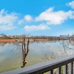 Downtown River Views Pool Parking Nashville