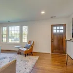 Nashville\'S Music City House, Dolly Approved!