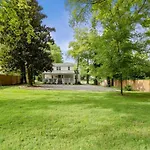 Nashville\'S Cumberland Cottage