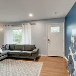 Oasis Of Nashville, With A Pool And Hot Tub ! Holiday home Nashville