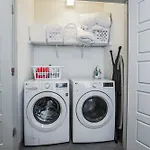 Trendy 3 Bdr For 8 Heart Of Nash Near 5 Points *