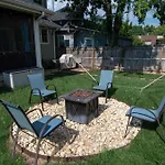 Holiday home Private Backyard - Near Bicentennial Park *