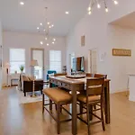 Dual - 1 Mile From Dt Nash & Farmers Market *