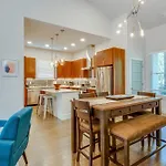 Dual - 1 Mile From Dt Nash & Farmers Market