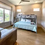 Holiday home Dual - 1 Mile From Dt Nash & Farmers Market