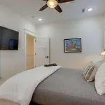 Holiday home Sleek & Convenient East