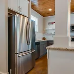 Charming Home - Near Dt Pet Friendly
