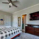 Charming - Near Dt Pet Friendly Holiday home *