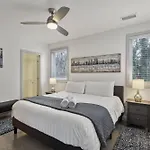 Trendy 3 Bdr For 8 Heart Of Nash Near 5 Points