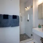Dolly's Disco - Stylish 2 Bdr Holiday home