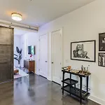 1 Bdr Loft Near The Parthenon