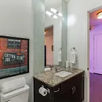 Holiday home 1 Bdr Loft Near The Parthenon *