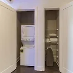 1 Bdr Loft Near The Parthenon *