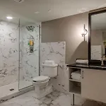 Apartment Retreat For 4 Near Dt Walk To Broadway