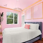 Holiday home The Jolene Bubbly Bar With Views 5min To Dt