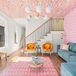 The Jolene Bubbly Bar With Views 5min To Dt Holiday home *