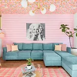 The Jolene Bubbly Bar With Views 5min To Dt Holiday home Nashville