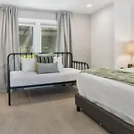 Holiday home Rooftop Patio With Parking Walk To Belmont And 12 South *