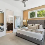 Rooftop Patio With Parking Walk To Belmont And 12 South Holiday home *