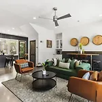 Holiday home Rooftop Patio With Parking Walk To Belmont And 12 South