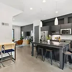 Rooftop Patio With Parking Walk To Belmont And 12 South Holiday home *