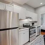 Centennial Park Getaway - 2bdrm