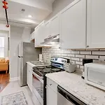 Centennial Park Getaway - 2bdrm