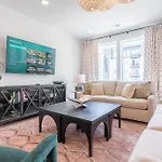 Luxe 4br Retreat With Hot Tub & Skyline Deck Holiday home *