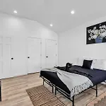 Spacious Duplex In Prime Location Holiday home