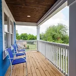 Holiday home 1a Rooftop Deck, 3mi Broadway, Side By Side Available Nashville